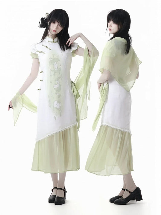 Gebändertes Kleid Qipao Kragen Apfeldruck Cheongsam Stil Knöpfe Grüner Knoten