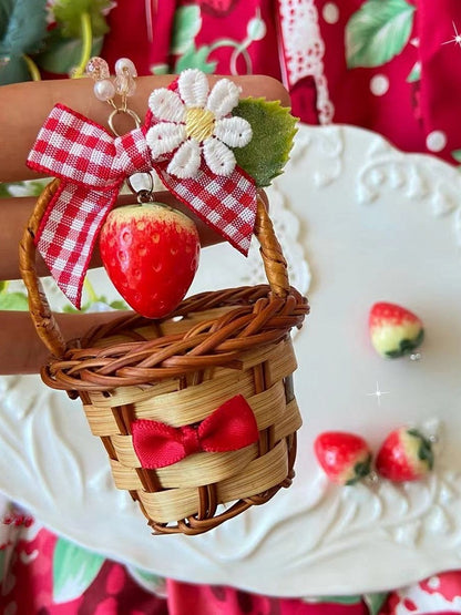 ペンダントの詳細 花柄のイチゴで飾られたネックレス 赤い蝶結びのバスケットとビーズ