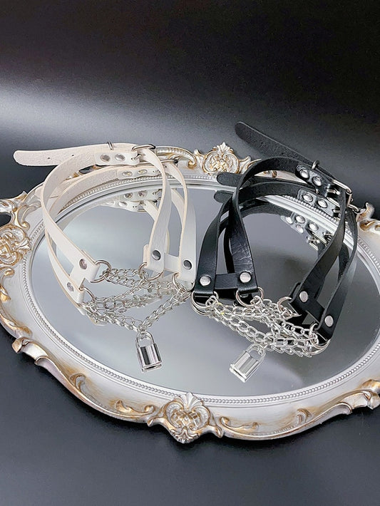 Schwarz/Weißes PU-Choker mit Y2K-Anhänger und Schlossdetail