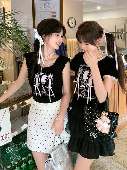 ブラック スクエアネック キャンドルスティックプリント ドローストリングヘム レーストリム Tシャツ