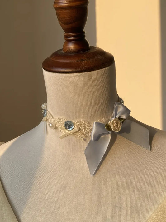 Verziertes Bowknot Choker Blau und Strass