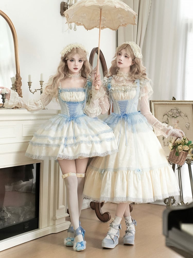 Leichtes Spitzenkleid mit Lolita-Besatz, kurzes OP-Quadrat und blaue Ärmel mit Ausschnitt in Beige