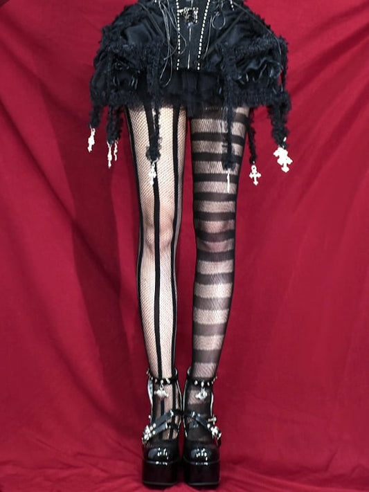 アシンメトリーストライプの網タイツ