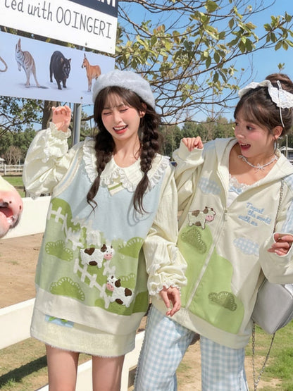 フロントにセルフタイストラップが付いたベージュの花柄ニットスカート