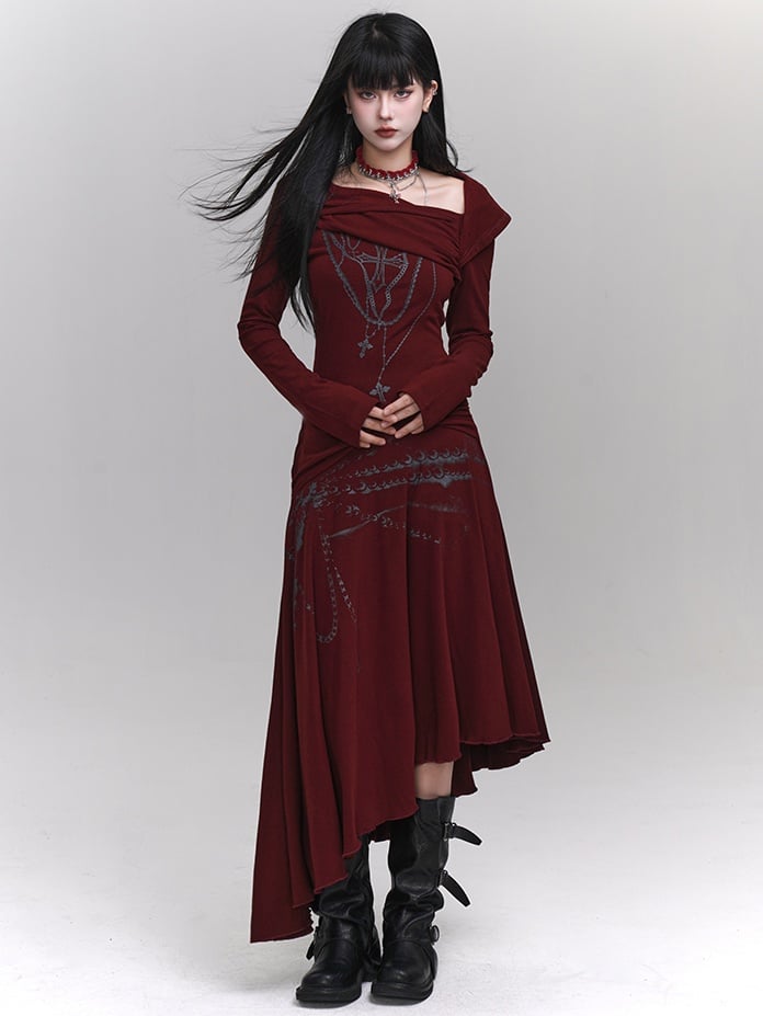 Weinrotes Cross-Kleid mit asymmetrischem Ausschnitt und Saum mit Twist-Detail
