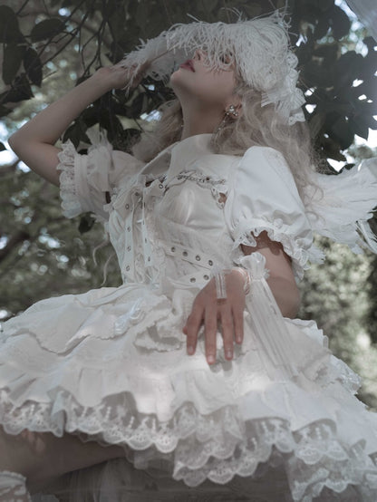 ホワイトゴスショートジャンパースカート 調節可能なクロスストラップウエスト