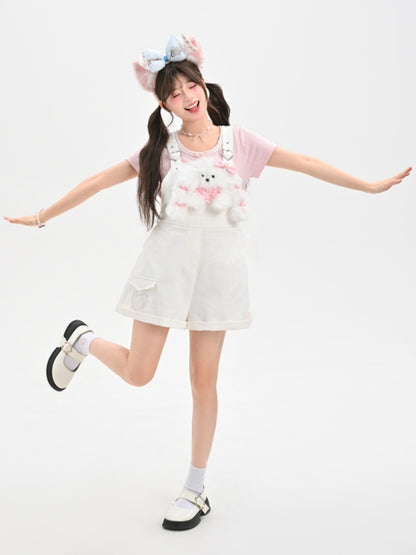 Welpe mit weißen Herzschnallen Overall Plüschtier Niedlich