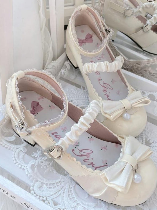 Aprikosenfarbene Lolita Mary Janes mit Schleife, Herzschnalle und Spitzendetails