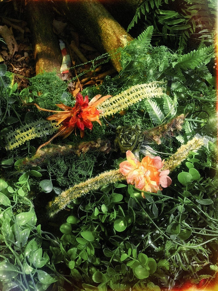 Goth Choker Red Green Fairy Flower /