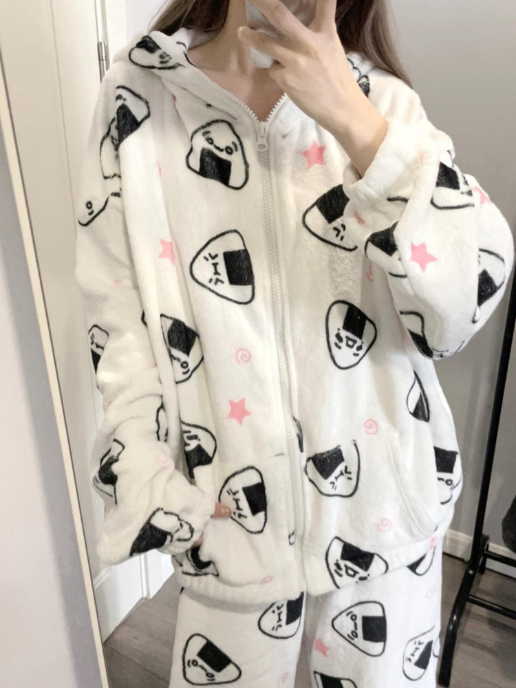 Dicker Pyjama mit Kapuze und weißem Reisbällchen