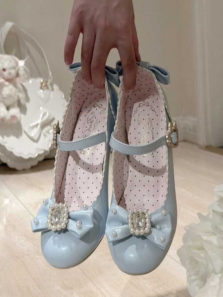 ラウンドメリートゥ、ロリータラインストーンとディテールがあしらわれたリボン結びのジェーンズビーズのブルーシューズ