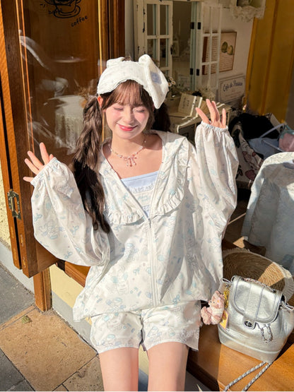 Weiße Shorts mit elastischer Taille und Allover-Kitty-Print