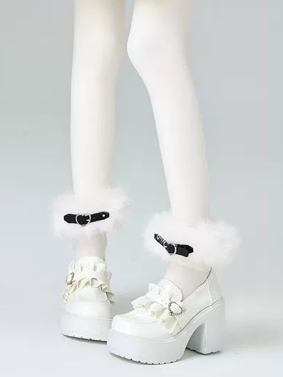 ホワイト ジライケイ ハートバックル シャギーカフス