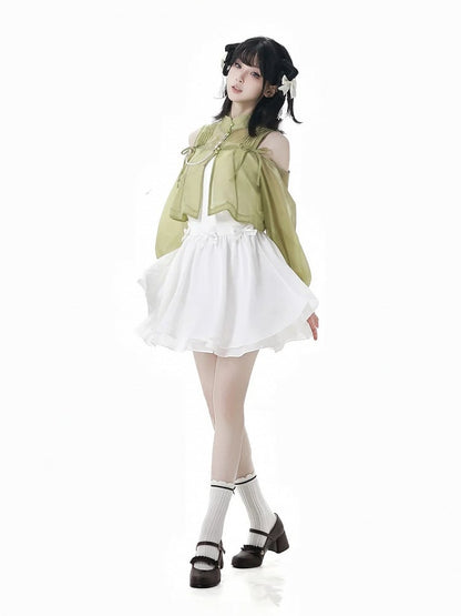 Grünes, halbtransparentes Oberteil im Cheongsam-Stil mit ausgeschnittenen Schultern und gerüschtem Ausschnitt