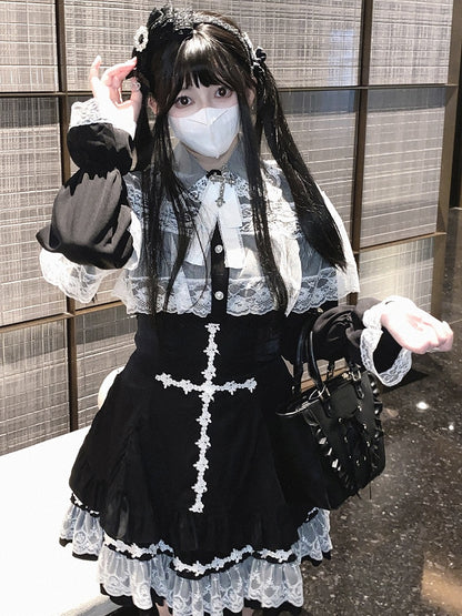 Jirai Kei Bluse im Landminenstil, weiß und schwarz/ganz schwarz, mit Cape-Design aus Spitze