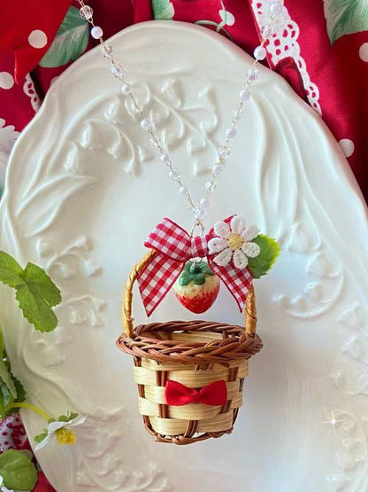 ペンダントの詳細 花柄のイチゴで飾られたネックレス 赤い蝶結びのバスケットとビーズ