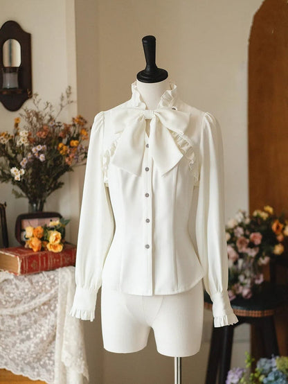Elegantes Langarmhemd mit weißem Rüschenkragen und abnehmbarer Schleife/Jabot-Krawatte
