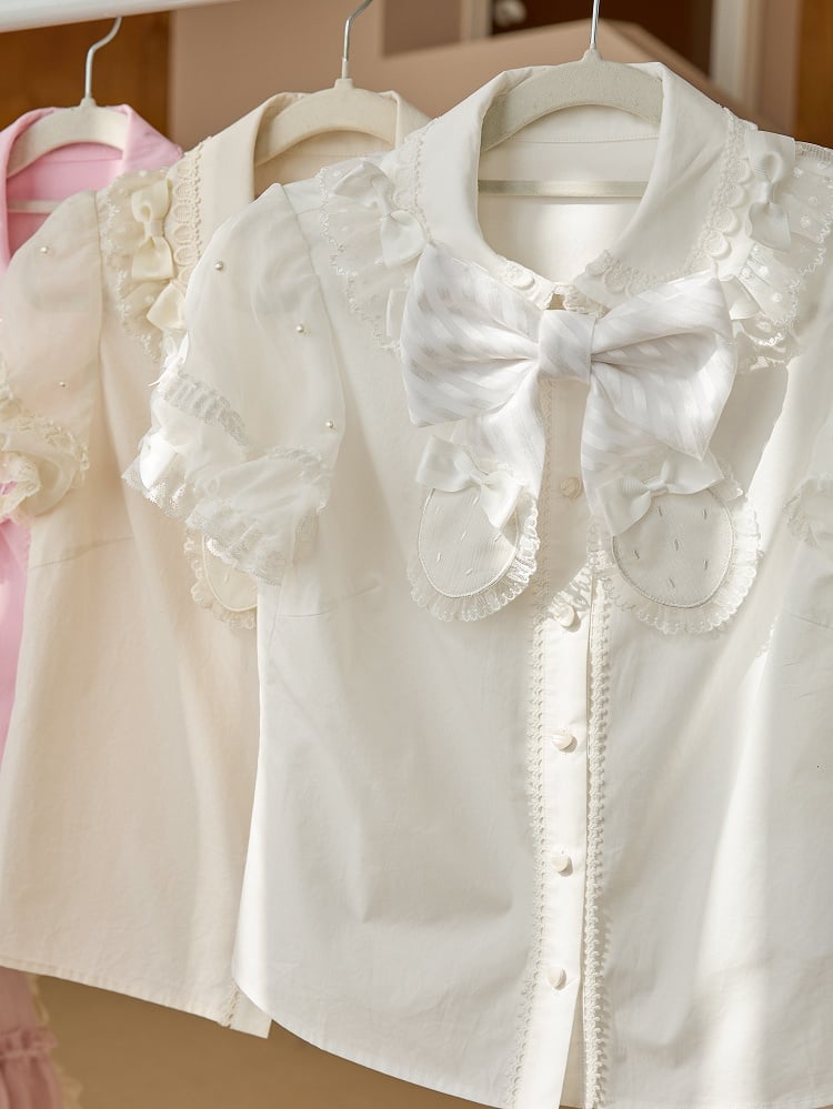 ホワイトの取り外し可能な蝶結びネックラインのビーズ付きショートパフスリーブブラウス