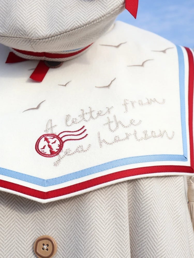 Beiges Ouji-Oberteil mit Matrosenmotiv und Leuchtturm-Stickerei, Matrosenkragen und Kontrastbesatz