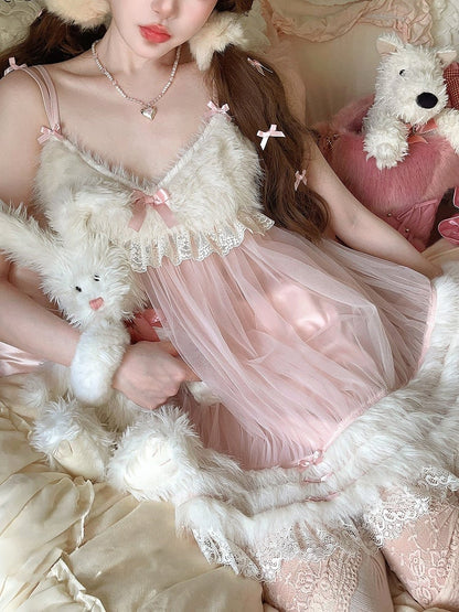 Kleid mit Tüll-Imitat-Unterkleid-Akzenten aus Pelz Rosa