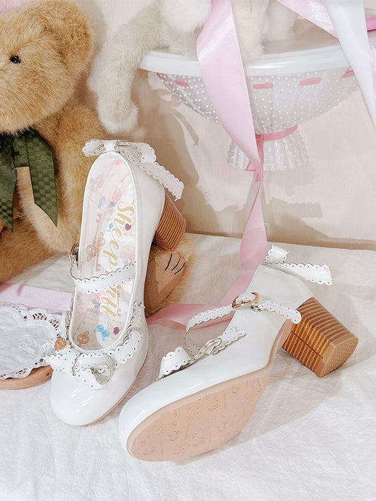 メリージェーンズで装飾されたハートのリボンホワイトのトップ