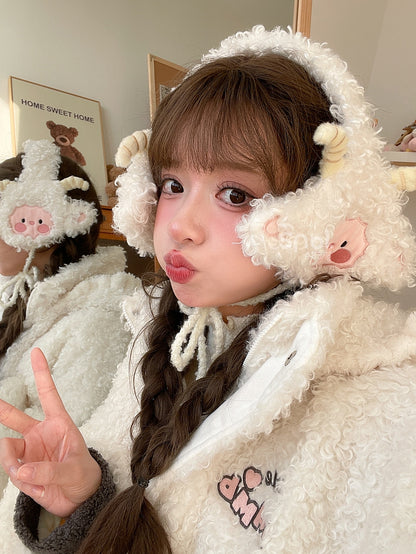 白いかわいいラムフリースのイヤーマフ