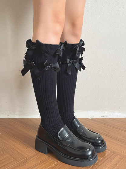 Ballet-Style Creamy Calf Bow Socks Decorated White/Black