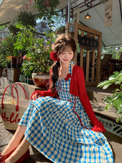 Blaues Allover-Neckholder-Kleid mit Blumendruck und kariertem Halsausschnitt, süß