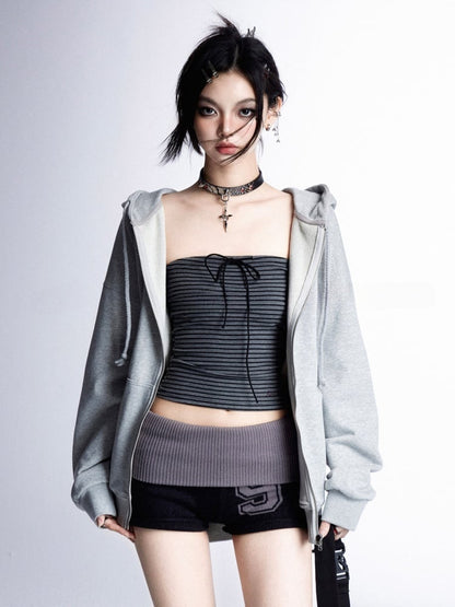 ストラップレス/ノースリーブトップとグレーのストライプが魅力的なクロップド丈ブラック