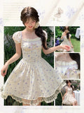Mori Kei Blumenkleid Beige, quadratischer Ausschnitt und kurze Puffärmel