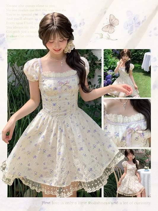 Mori Kei Blumenkleid Beige, quadratischer Ausschnitt und kurze Puffärmel