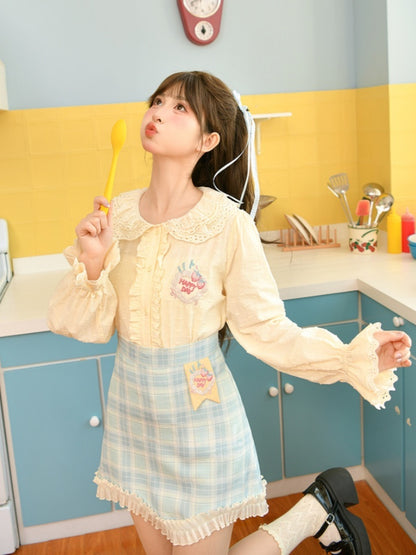 ゆめかわいいストロベリーケーキ刺繍入りクリーミーイエローレースピーターパンカラーブラウス