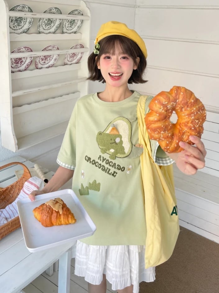 Neck Cutton Plush Crocodile/Fox Applique Apricot/Green Round T-Shirt