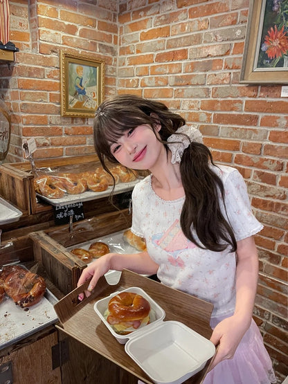 レース ホワイト ケーキプリント トリム スイート フローラル Tシャツ