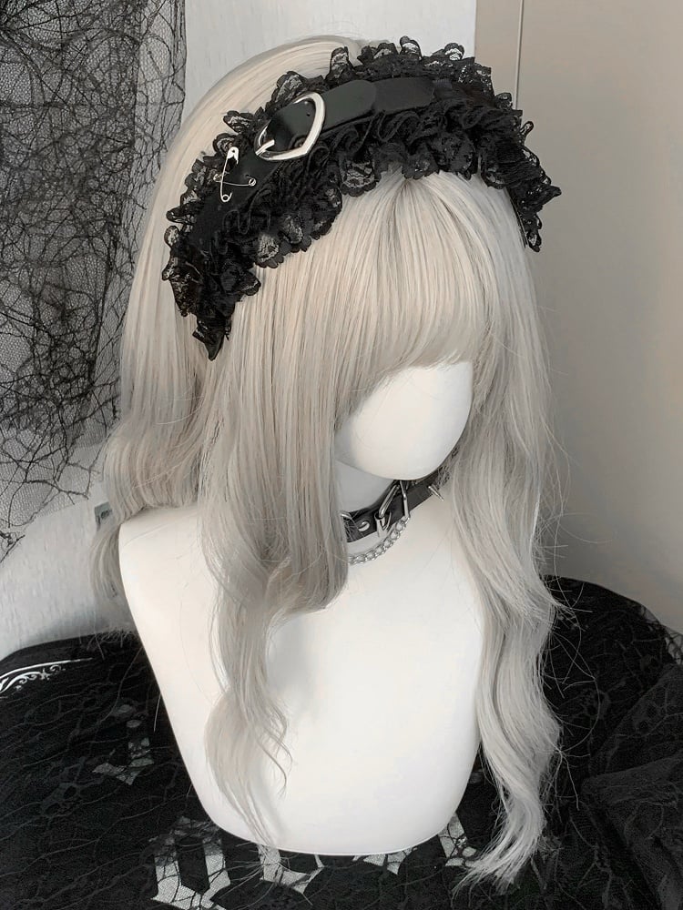 Verziertes Herz Schwarz/Weiß Dornschließe KC Ruffled
