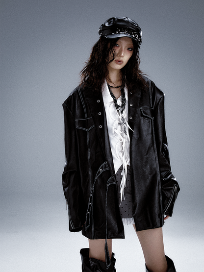 Details Schwarzer Anzug im PU-Punk-Design mit Reißverschluss und Metallmanschetten