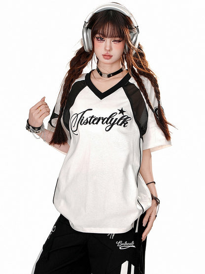 Schwarz/weißes Sporttop mit V-Ausschnitt und kurzen Ärmeln