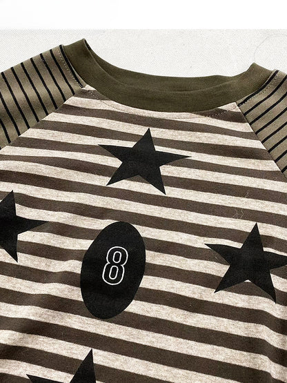 Armygrünes Oberteil mit Streifenmuster und Sternenprint