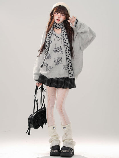 Grauer, lockerer Pullover mit V-Ausschnitt und kostenlosem Schal