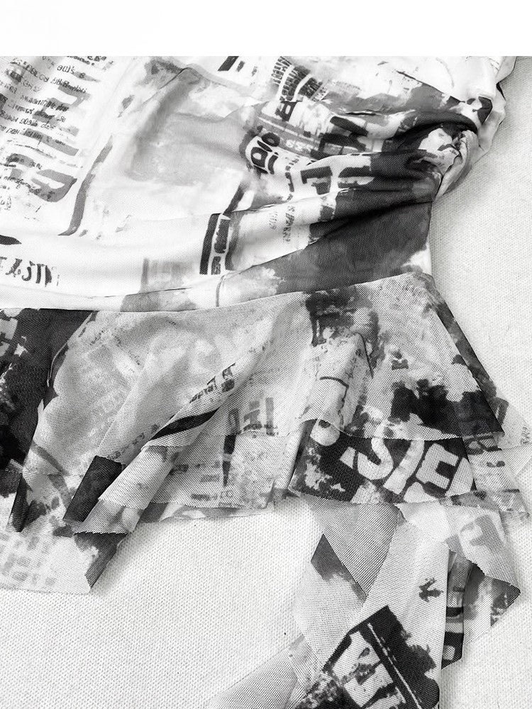 ダイタイデザイン + チェック柄キャミソールドレス トップネック アシンメトリースカートディテール ホワイト ブラックヘム ホルターネック スパイダーウェブ