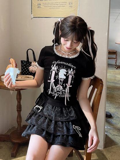 ブラック スクエアネック キャンドルスティックプリント ドローストリングヘム レーストリム Tシャツ