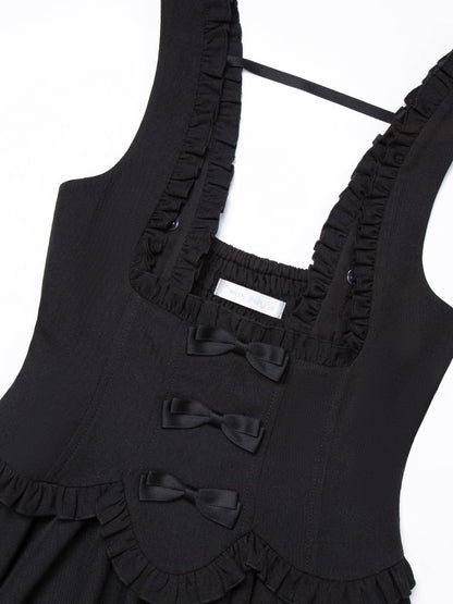 Elegantes Bustier-Pulloverkleid mit schwarzem Rand und Rüschen unter dem Rockbesatz, klassische Lolita-Scalloped