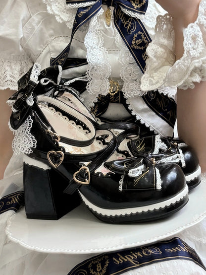 クリスクロスデザインヒール、ボウハイトップ、ブロックブラックハートバックル、取り外し可能