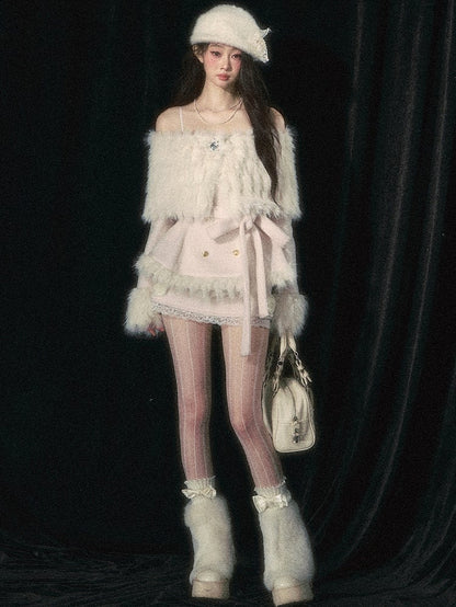 Eleganter Mantel mit schulterfreiem Ausschnitt in Weihnachtsrot/Weiß und abnehmbarem Plüschschal