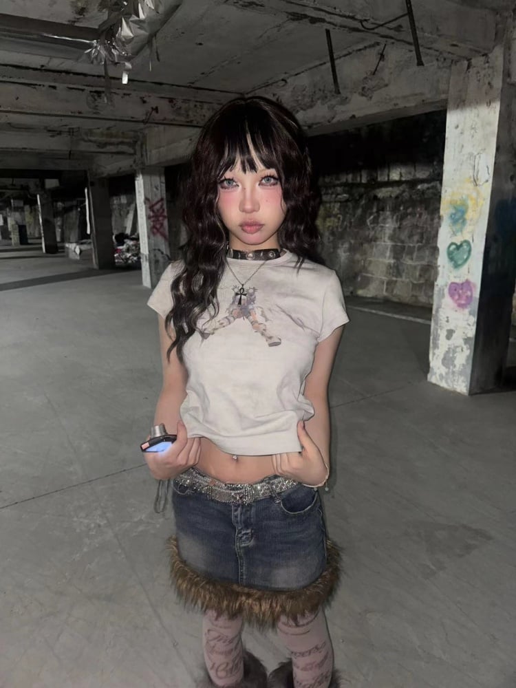 Weiß-graues Cyberpunk-Grafik-T-Shirt