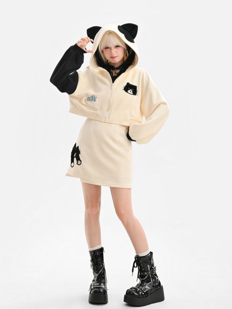 Schwarz-weißer Kapuzenpullover mit Kätzchenohren und Kätzchenmuster, Reißverschluss