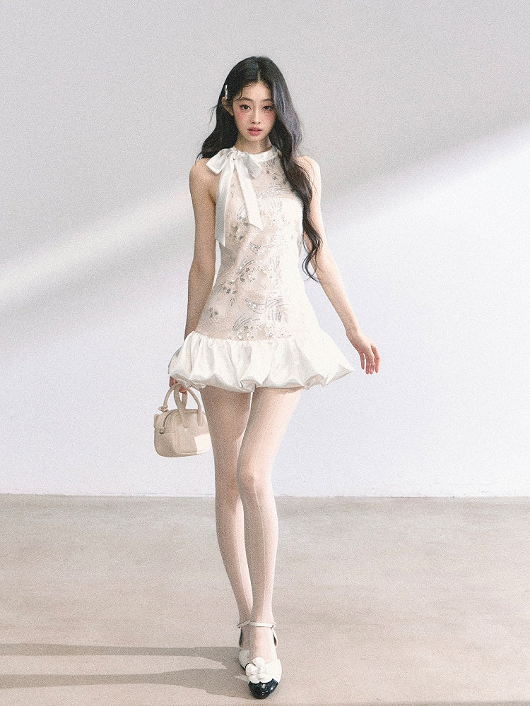 ライトピンクのセルフタイボウネックラインスパンコールディテールスカートバブルノースリーブドレスミニ