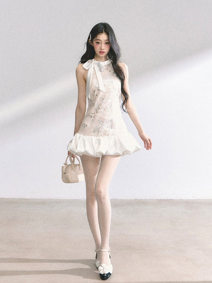 ライトピンクのセルフタイボウネックラインスパンコールディテールスカートバブルノースリーブドレスミニ