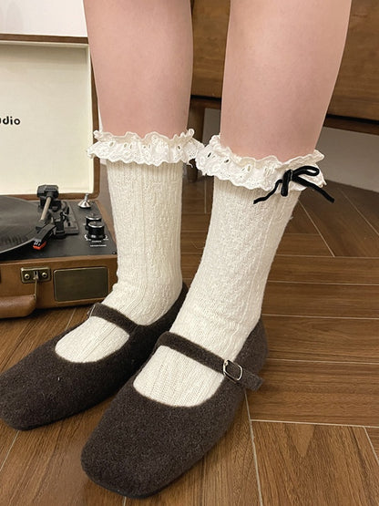 Rote süße Wadensocken mit Spitzenbesatz und Schleife