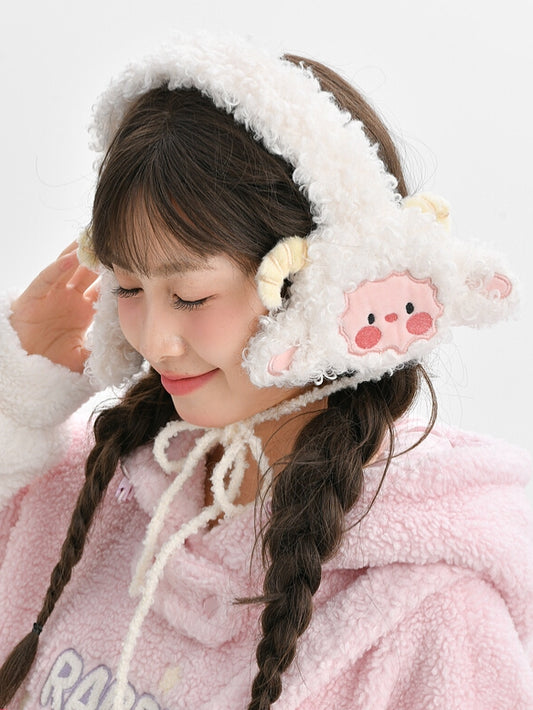 白いかわいいラムフリースのイヤーマフ